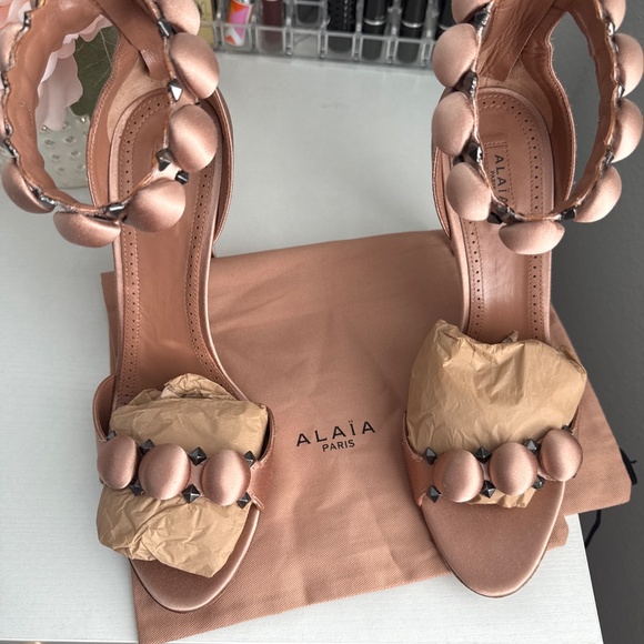 Alaia Bombe Sandals - Picture 2 of 8